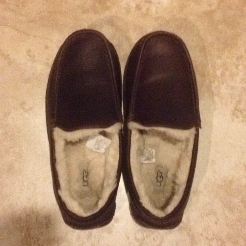 LIKE NEW! Men's UGG Ascot Slipers